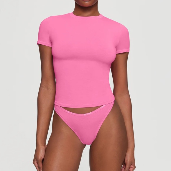 SKIMS Tops - NWT skims pink cotton jersey short sleeve